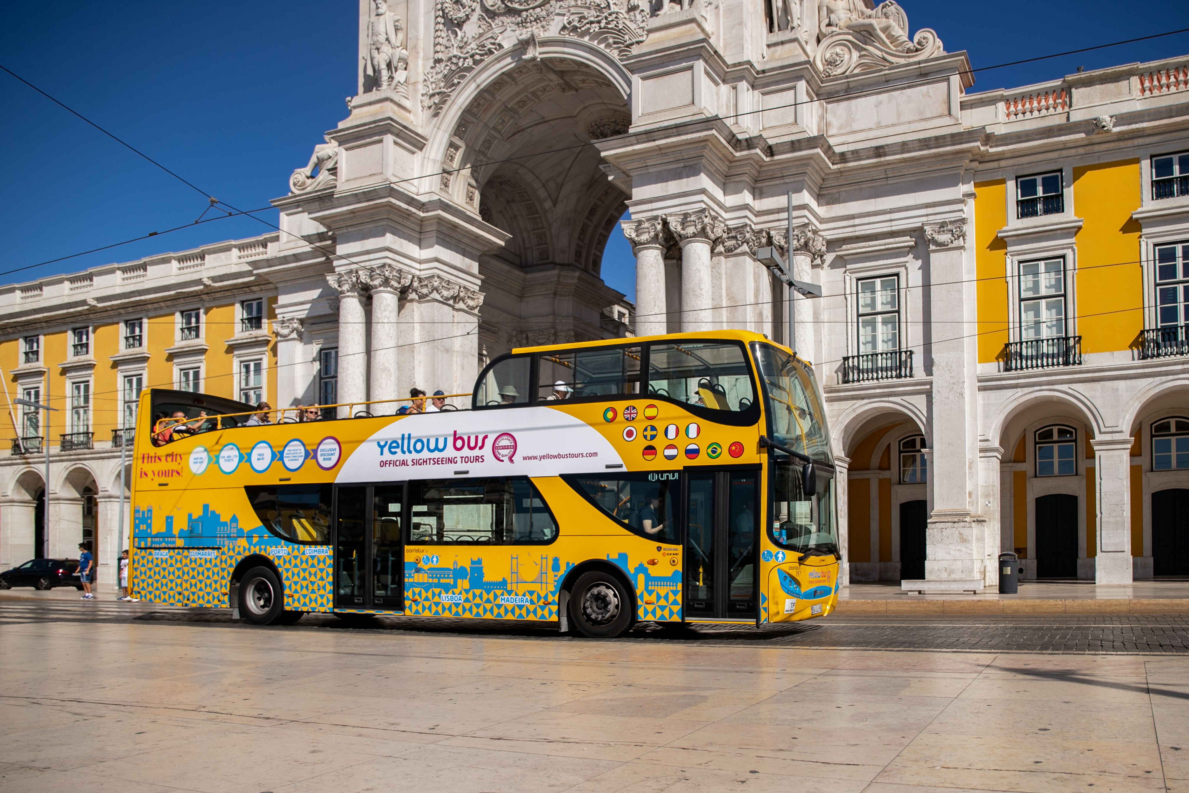 tour bus lisbon portugal