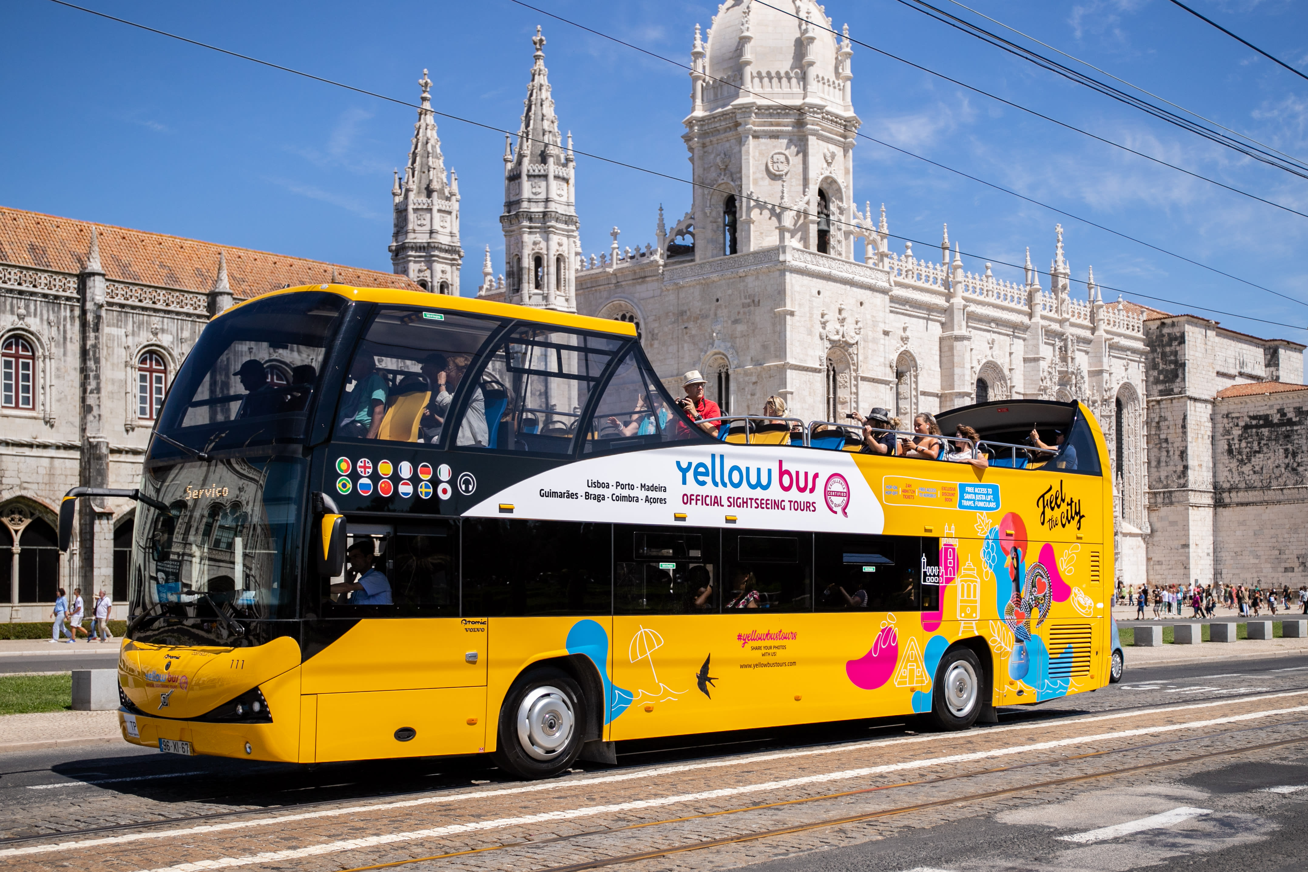 tour bus lisbon portugal