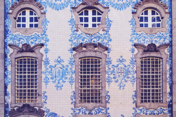 Carmo Church tiles work - Porto Vintage Bus Tours