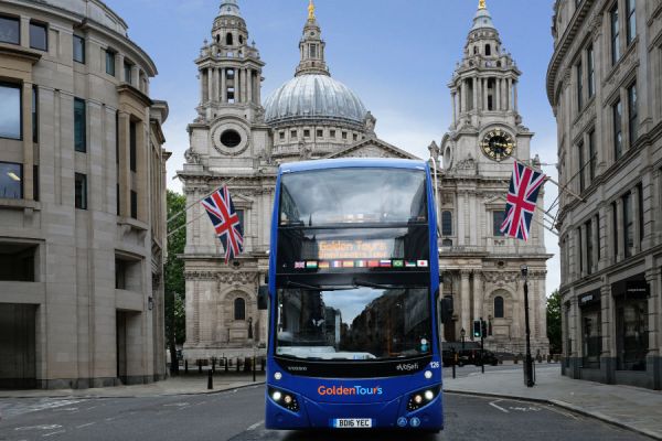 The bus on the GT London Hop-oN hOP OFF