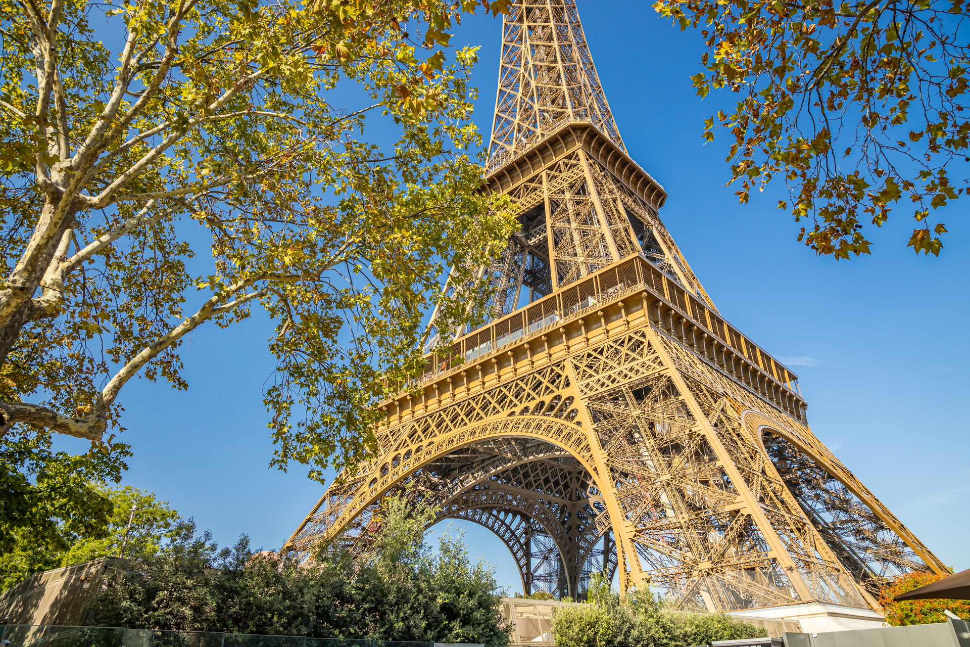 Skip-the-Line Eiffel Tower and Trocadero Gardens Tour in Small Group - Alojamientos en Paris