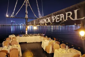 Tour Dubai Pirate Ship Dinner Cruise