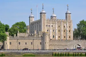 Hop-on Hop-off London Bus Tour & Tower of London
