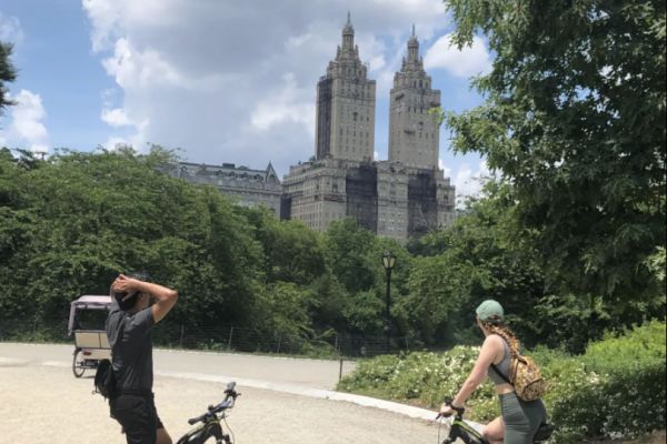 A guy and a lady on the 2 hr E-Bike Rental by Bike Rent NYC