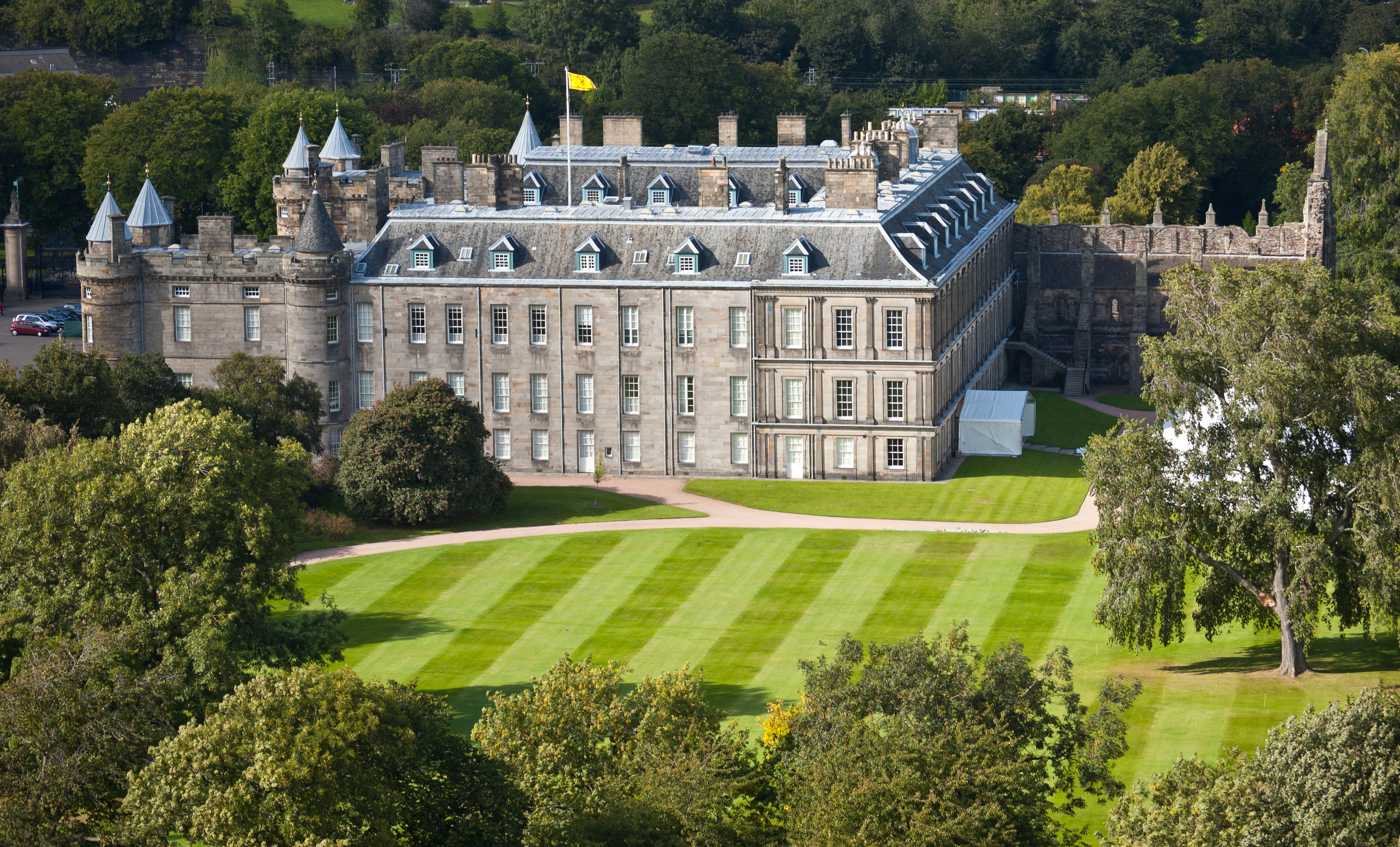 Edinburgh Shore Excursion: City Tour and Royal Yacht Britannia - Image 4 | WeShare