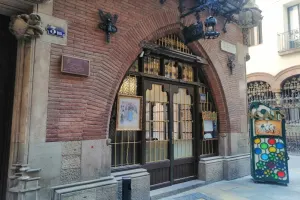 Picasso Walking Tour with Museum Entry