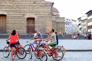 Florence at night Bike Tour with Wine & Aperitivo Picnic