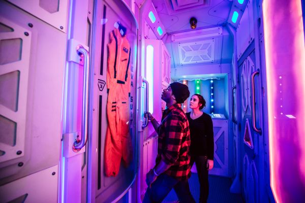 A man and a woman at the Escape Game Mission Mars