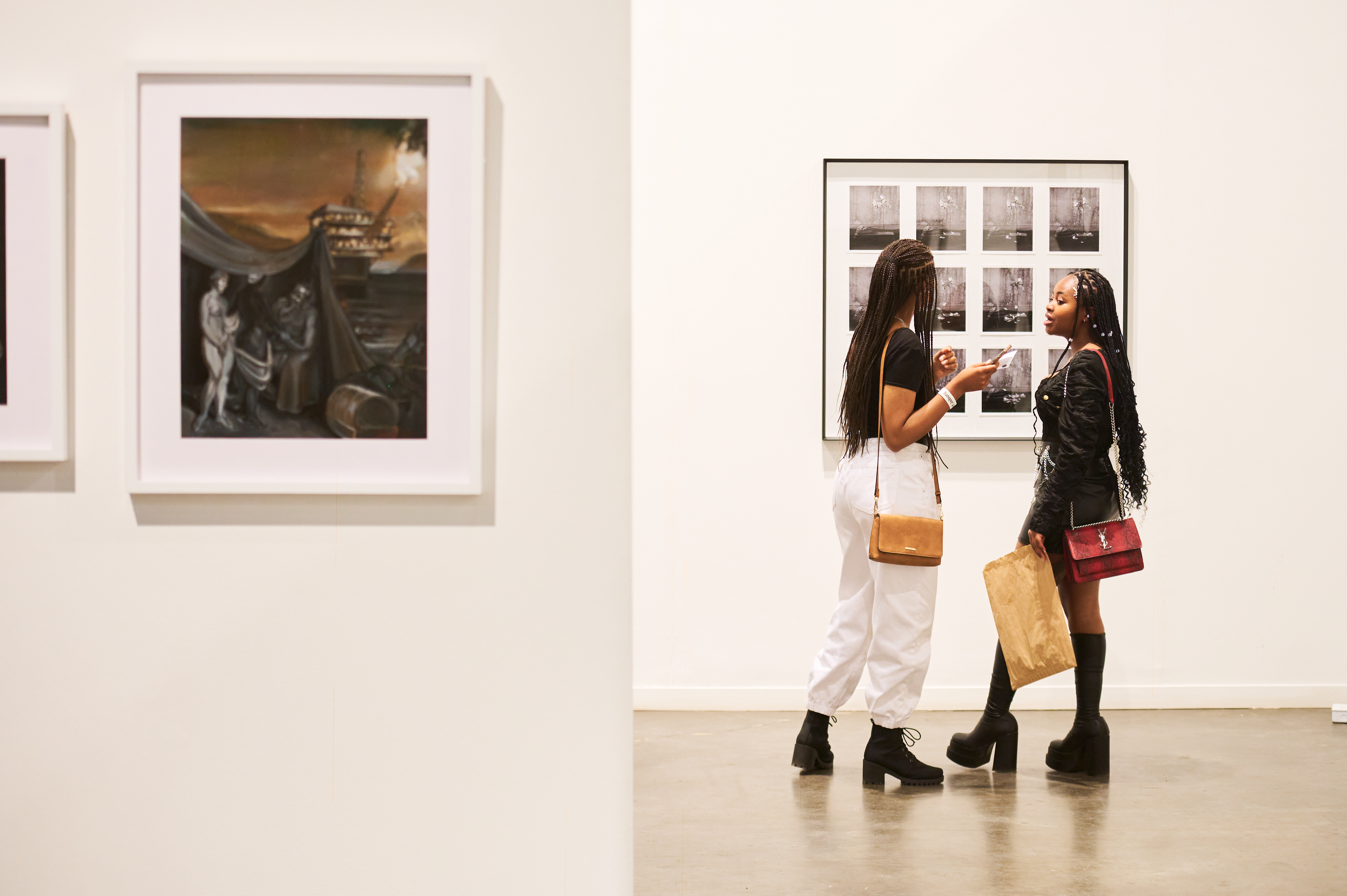 Art in Conversation: Shared Moments at the Gallery