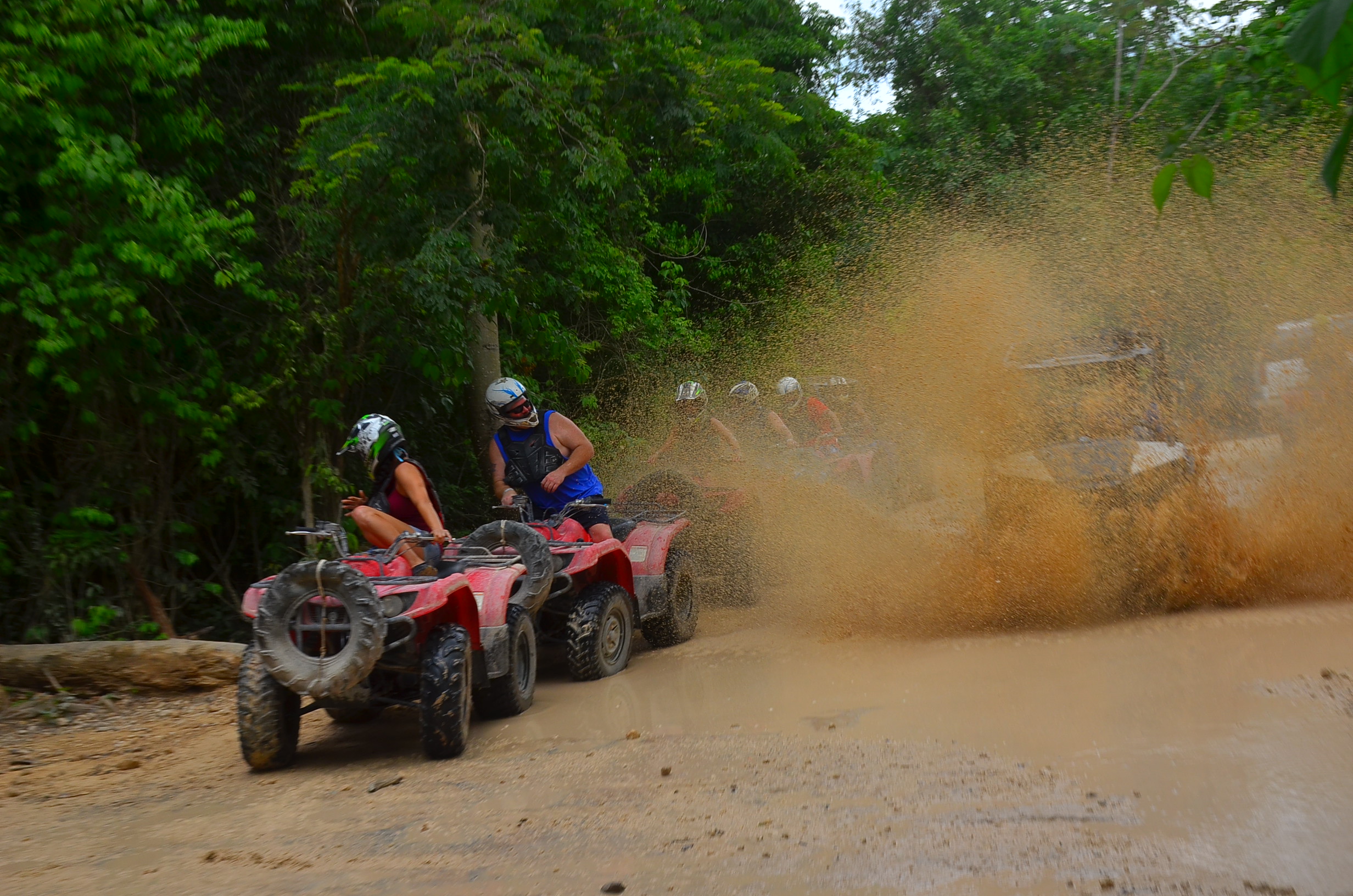 ATV, circuito de tirolesas y cenote