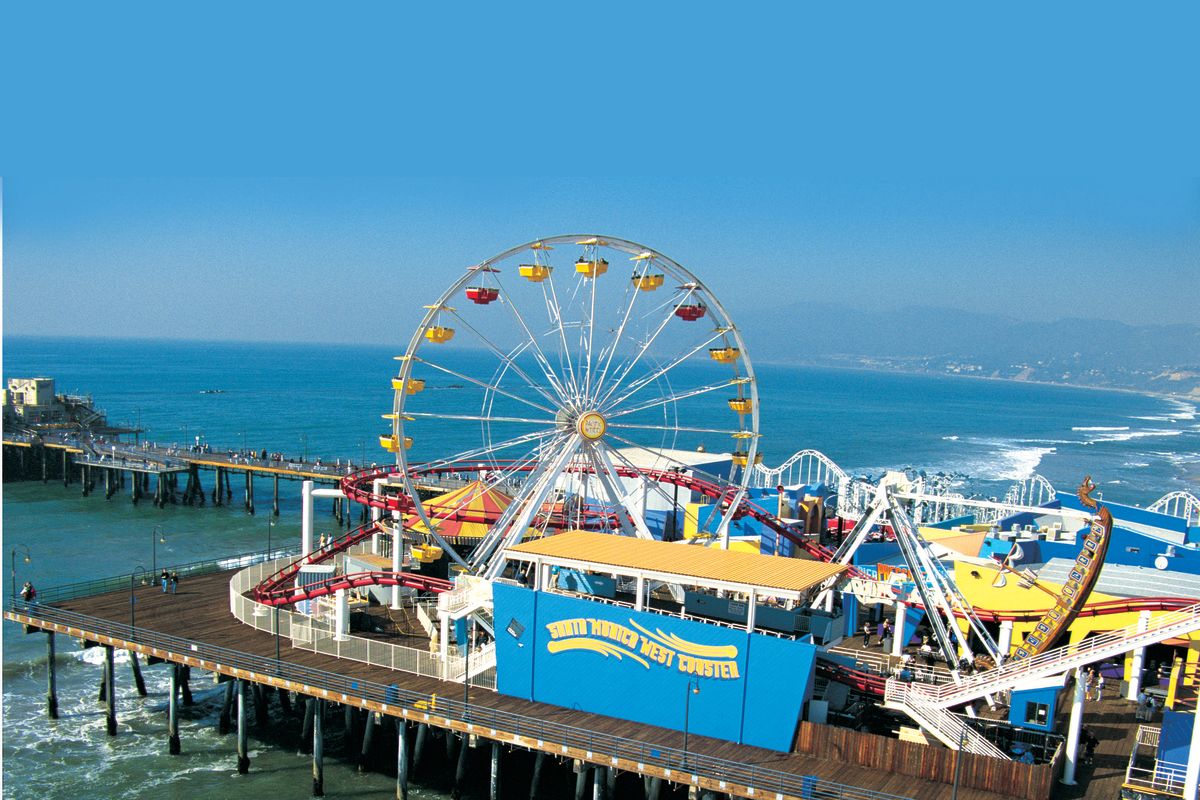 Race on the Santa Monica Pier in Mario Kart Tour Los Angeles - Pacific  Park®