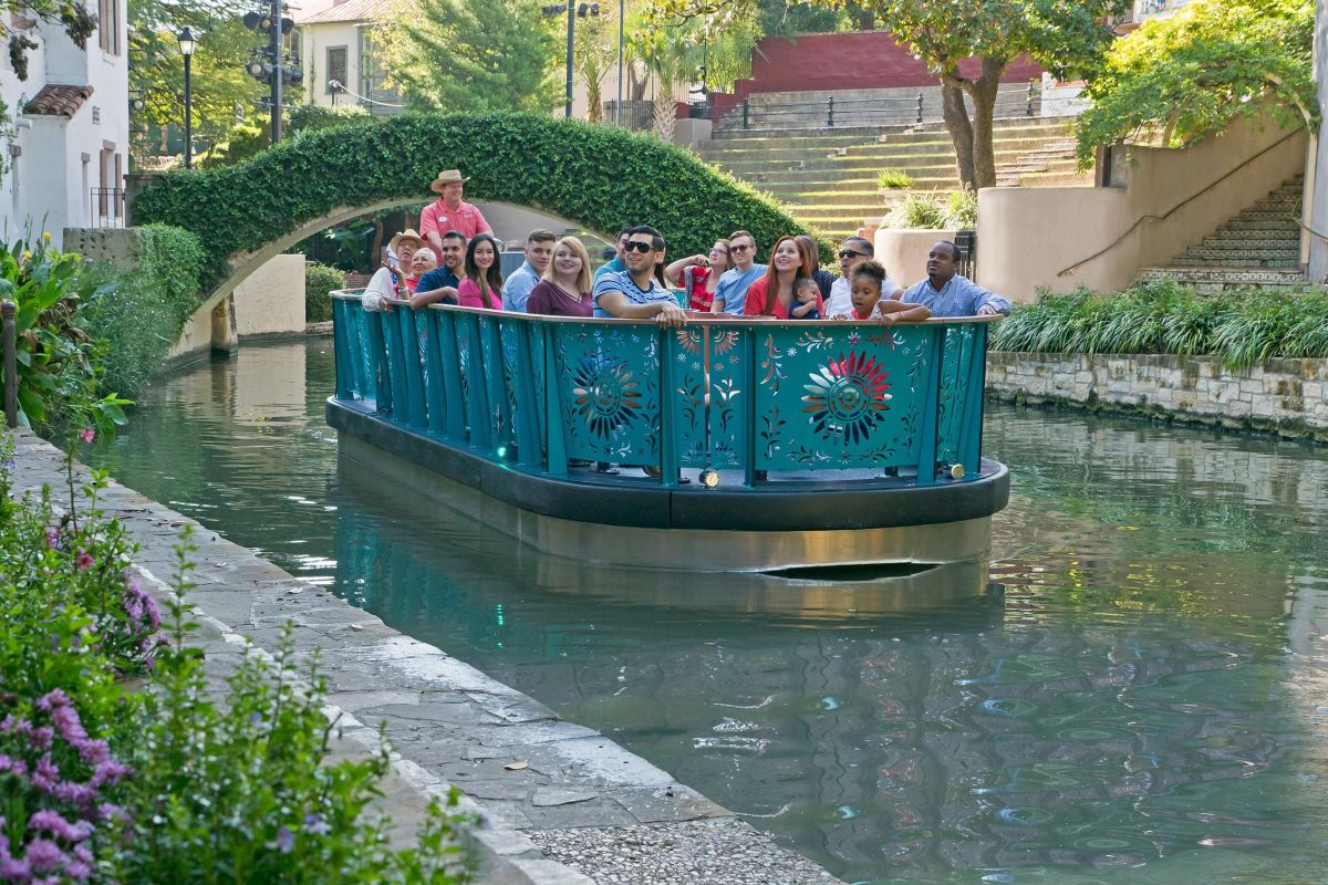 San Antonio River Walk Cruise, Hop-On Hop-Off Tour & Tower of Americas