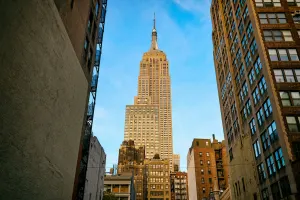 Race to the Sky: Midtown NYC Walking Tour With Empire State Building