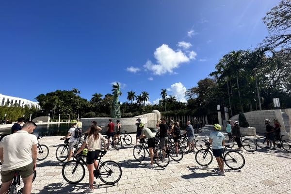 Highlights of Miami Beach  Bike 2 hr Tour