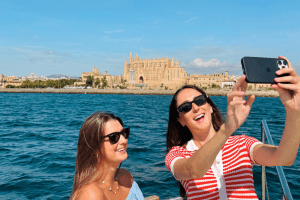 Palma City Cruise with Iconic Sights