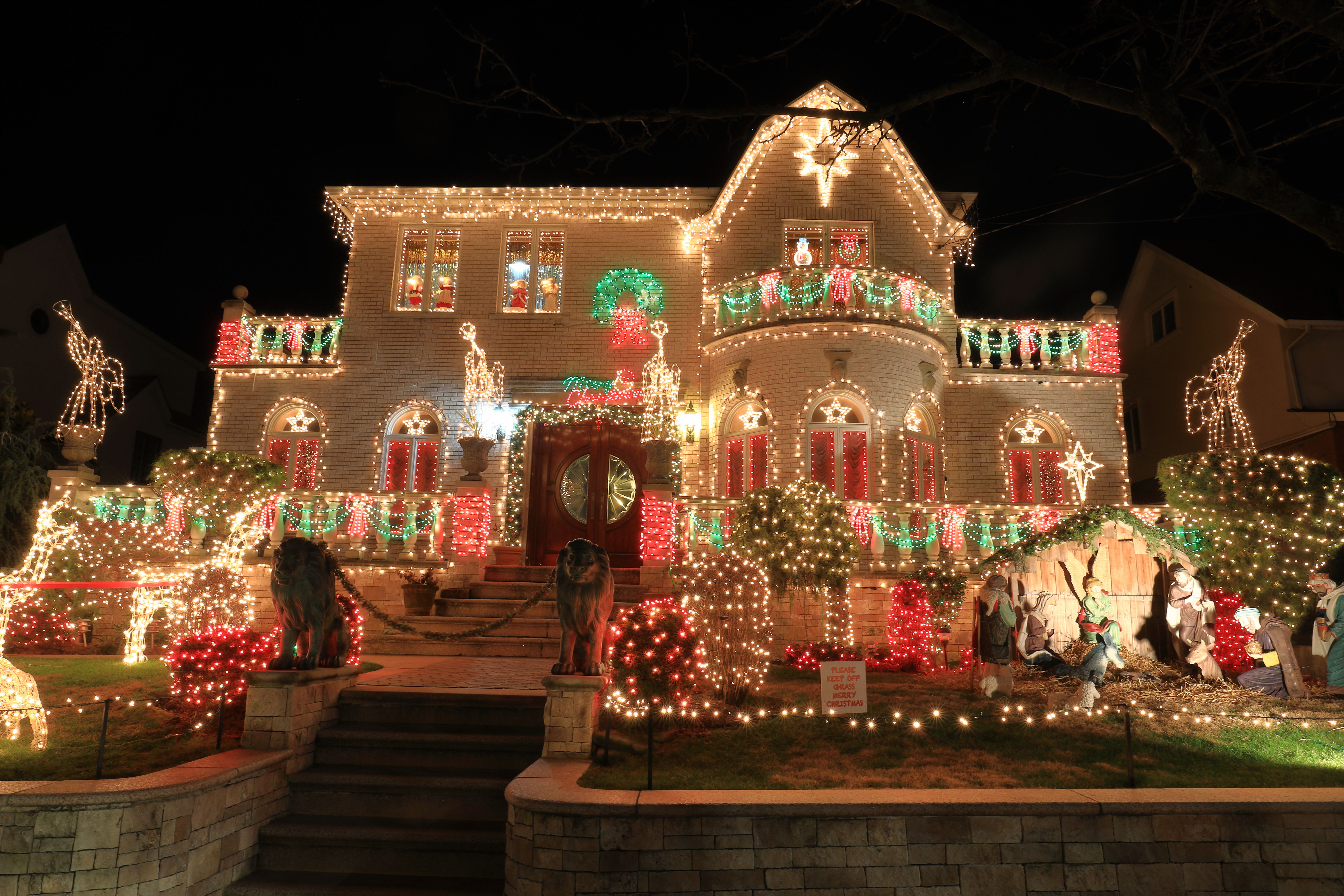 The christmas house 2