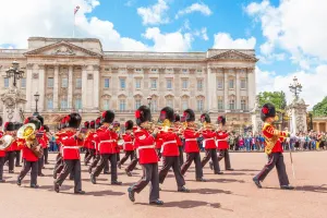 Royal London Tour including Buckingham Palace, Changing of the Guard & Free Snack Pack