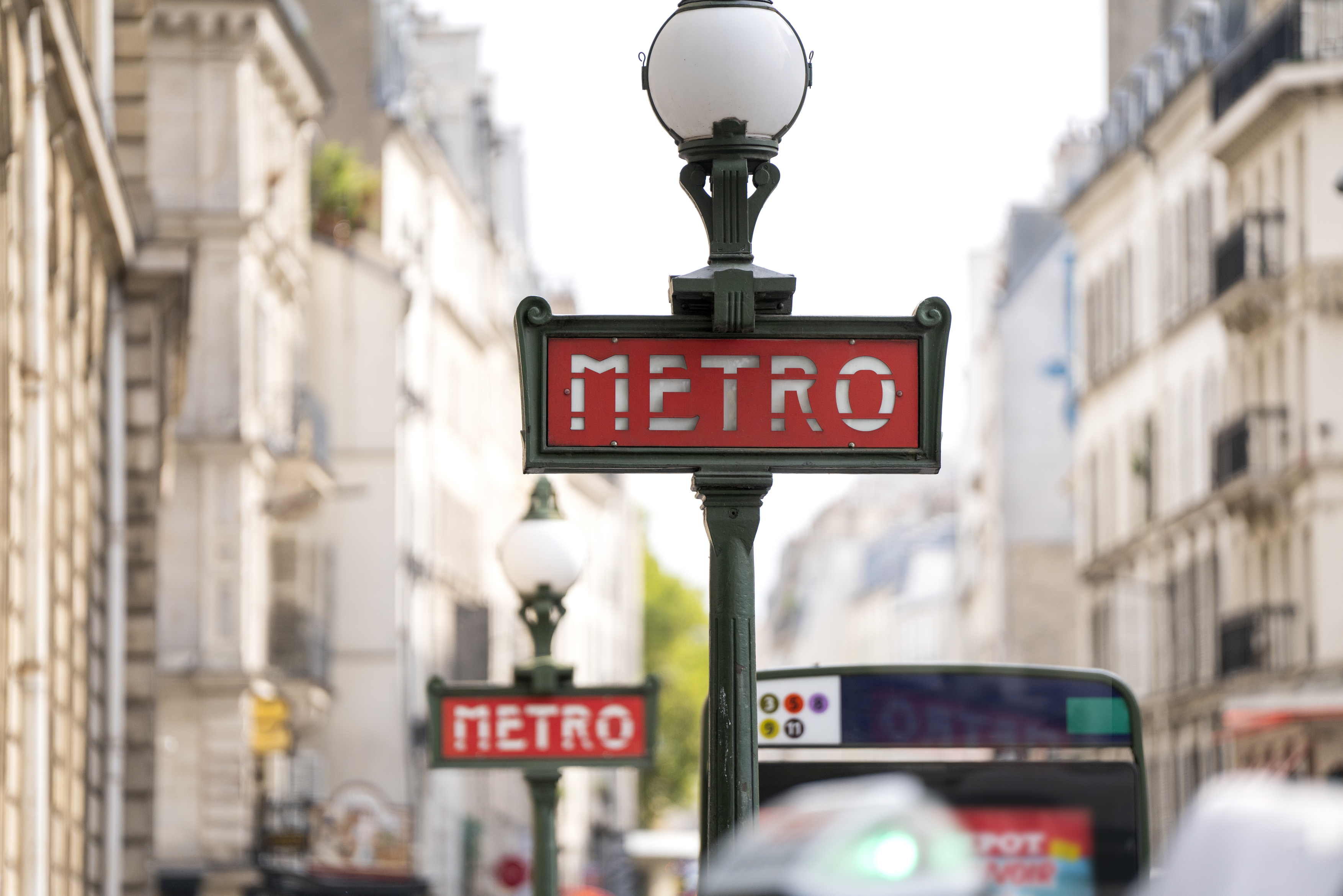Welcome to Paris Day Trip with Professional Guide from London - Acomodações em Londres