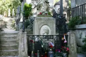 Private Pere Lachaise Cemetery Walking Tour: Scandals and Love Affairs