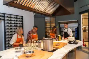 Clase de Cocina Privada: Pasta, Raviolis y Tiramisu en la Piazza Mattei
