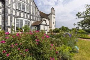 Exclusive Evening Garden Tour at Boscobel House