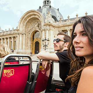 Big Bus París Explore 2 Días Hop On Hop Off Tour con Crucero por el Sena - Alojamientos en Paris