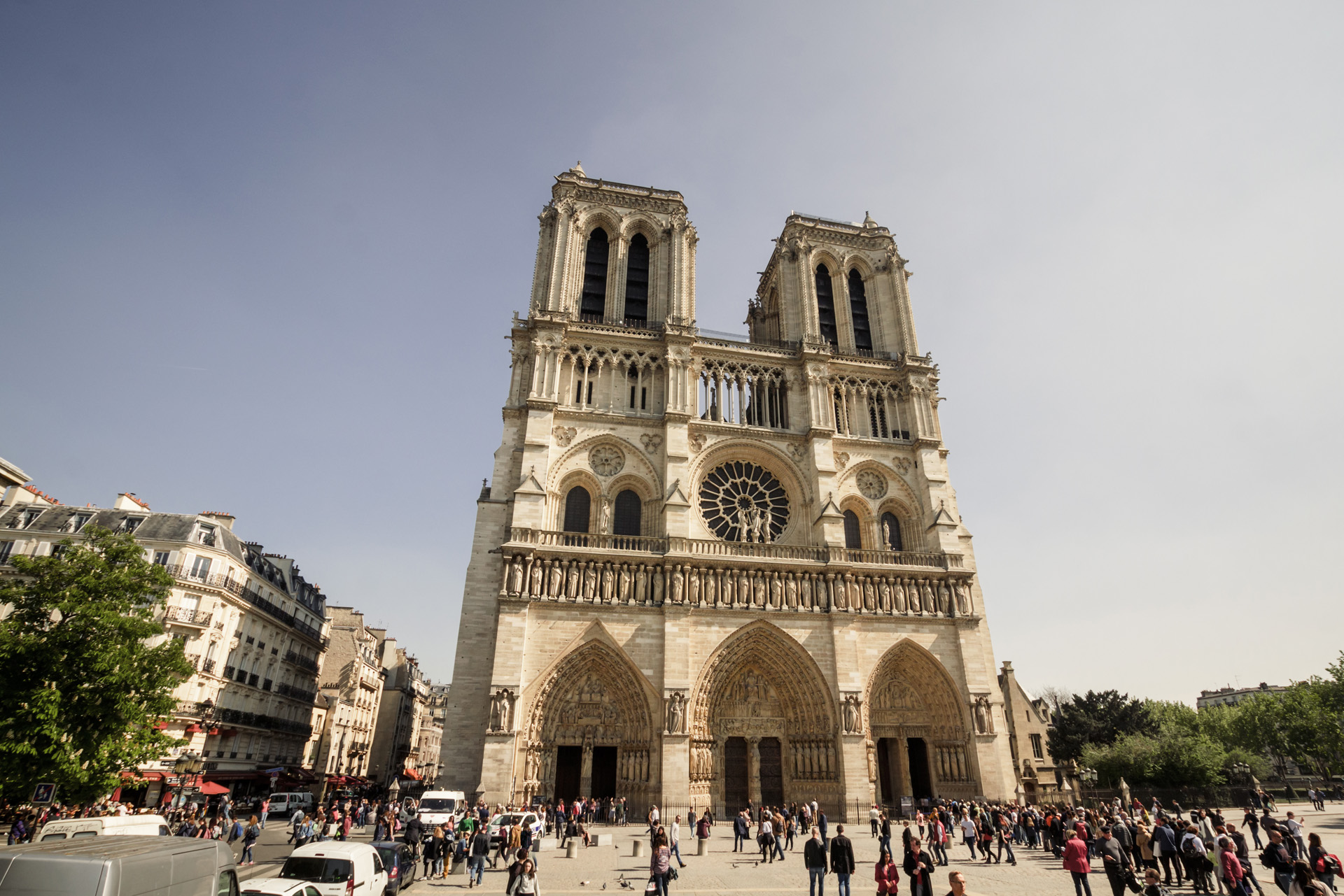 Notre-Dame Island & Skip-the-Line Sainte-Chapelle Tour in Small Group  - Acomodações em Paris