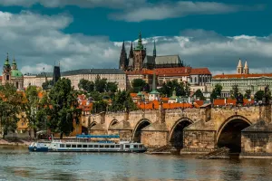 Prague Bus, Boat & Castle Tour