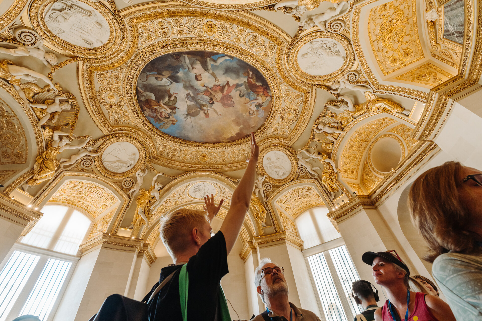 Paris in a Day with Louvre, Eiffel Tower, City Walk & Cruise in Small Group - Alojamientos en Paris