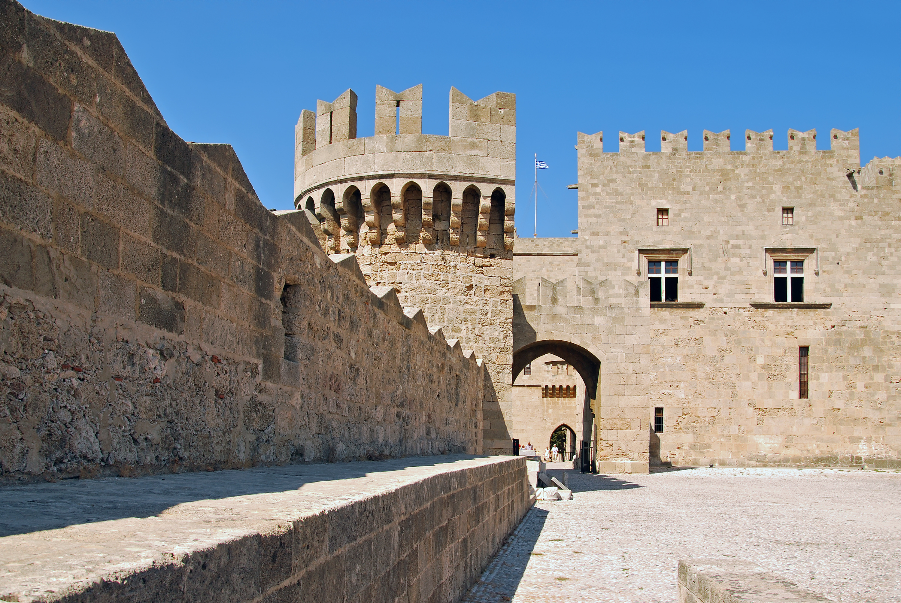 Palace of Grand Master Entry Ticket with Rhodes Town Self-guided Audio Tour - Alojamientos en Rhodes