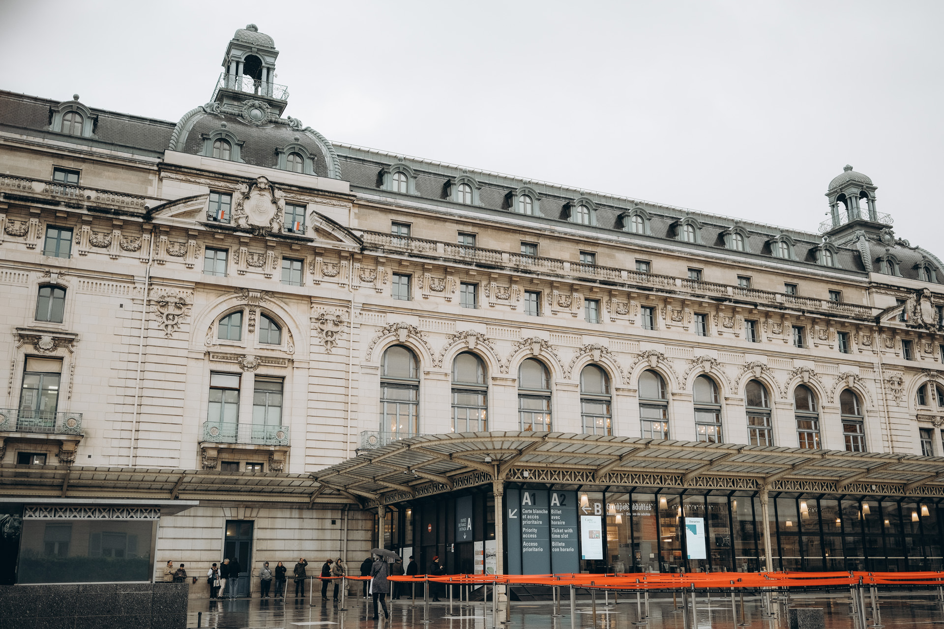 Meet the Impressionists: Musée d'Orsay Skip-the-Line Fully Guided Tour in Small Group - Alojamientos en Paris
