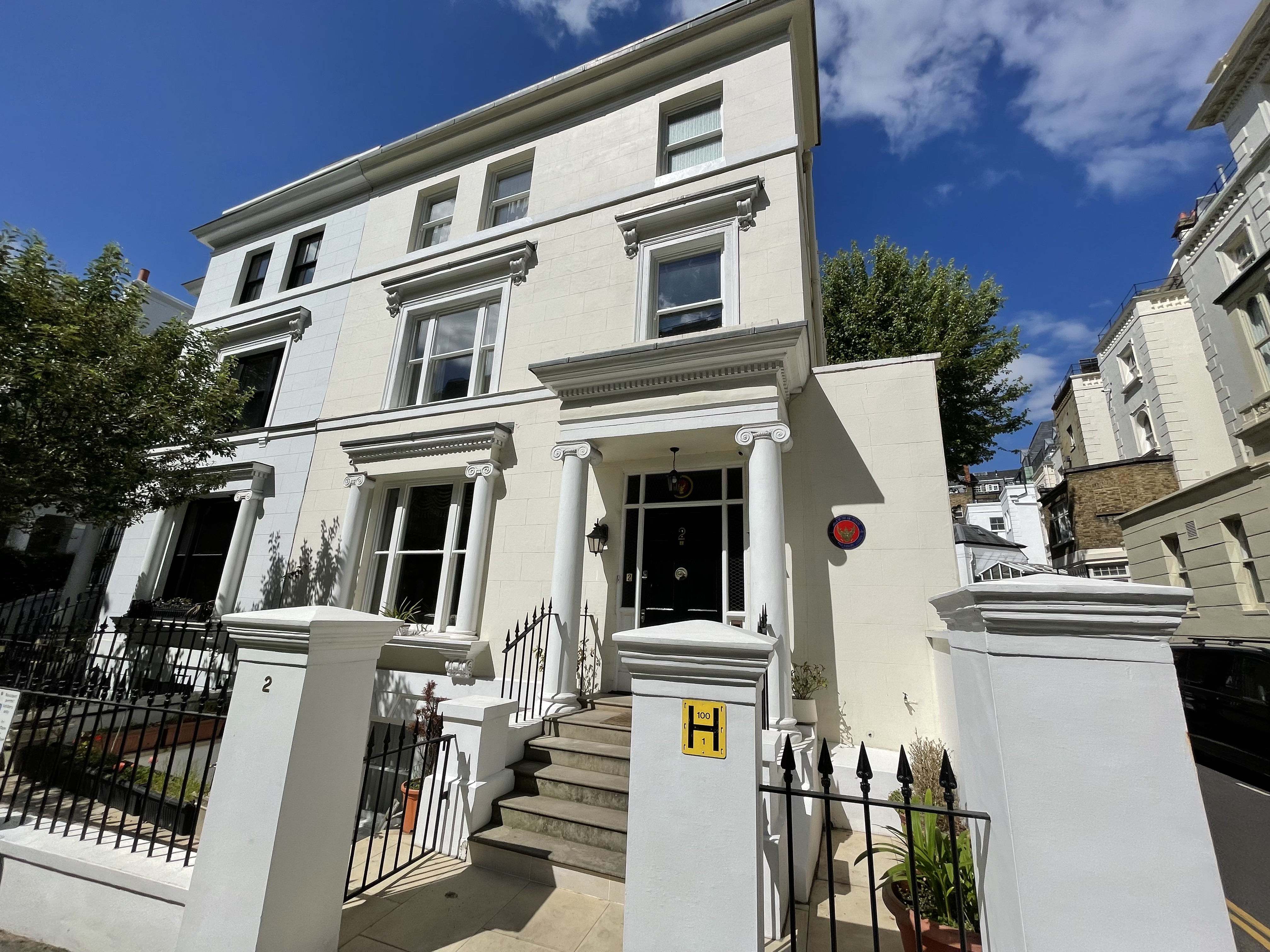 Queen London Walking tour – Image 3 | WeShare