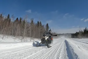 Snowmobiling Guided - Upper Laurentians (2h)