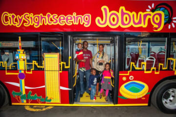 The red bus wins at the Cape Getaway Show