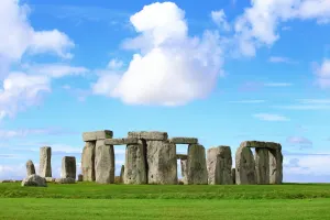 Stonehenge, Windsor Castle and Bath Day Tour from London