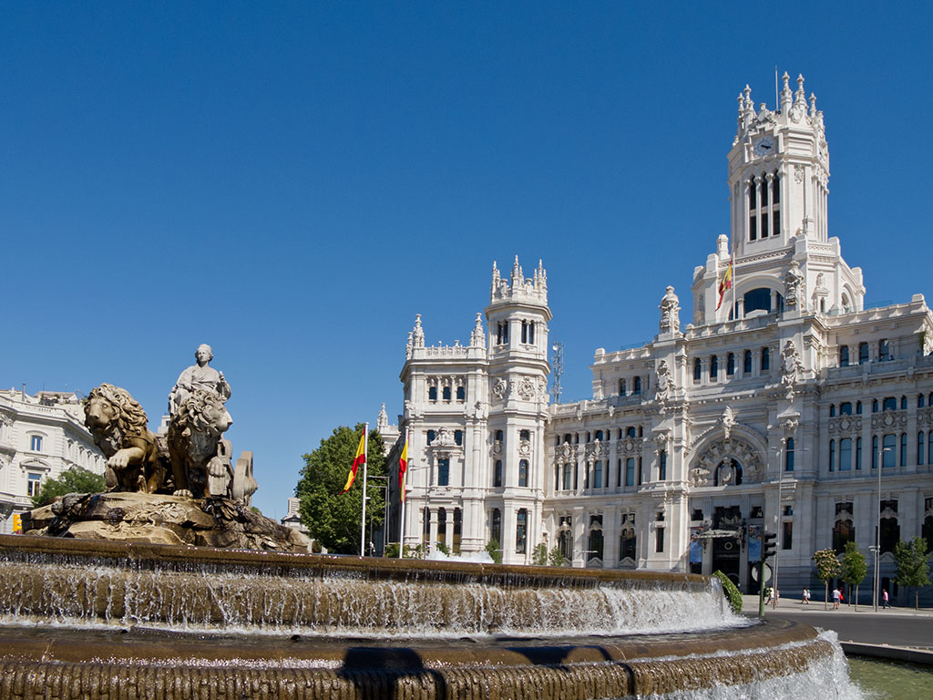 Private Tour Retiro Park and Cibeles Palace
