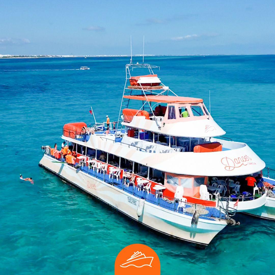 Catamaran dancer cruise to Isla Mujeres: lunch and open bar