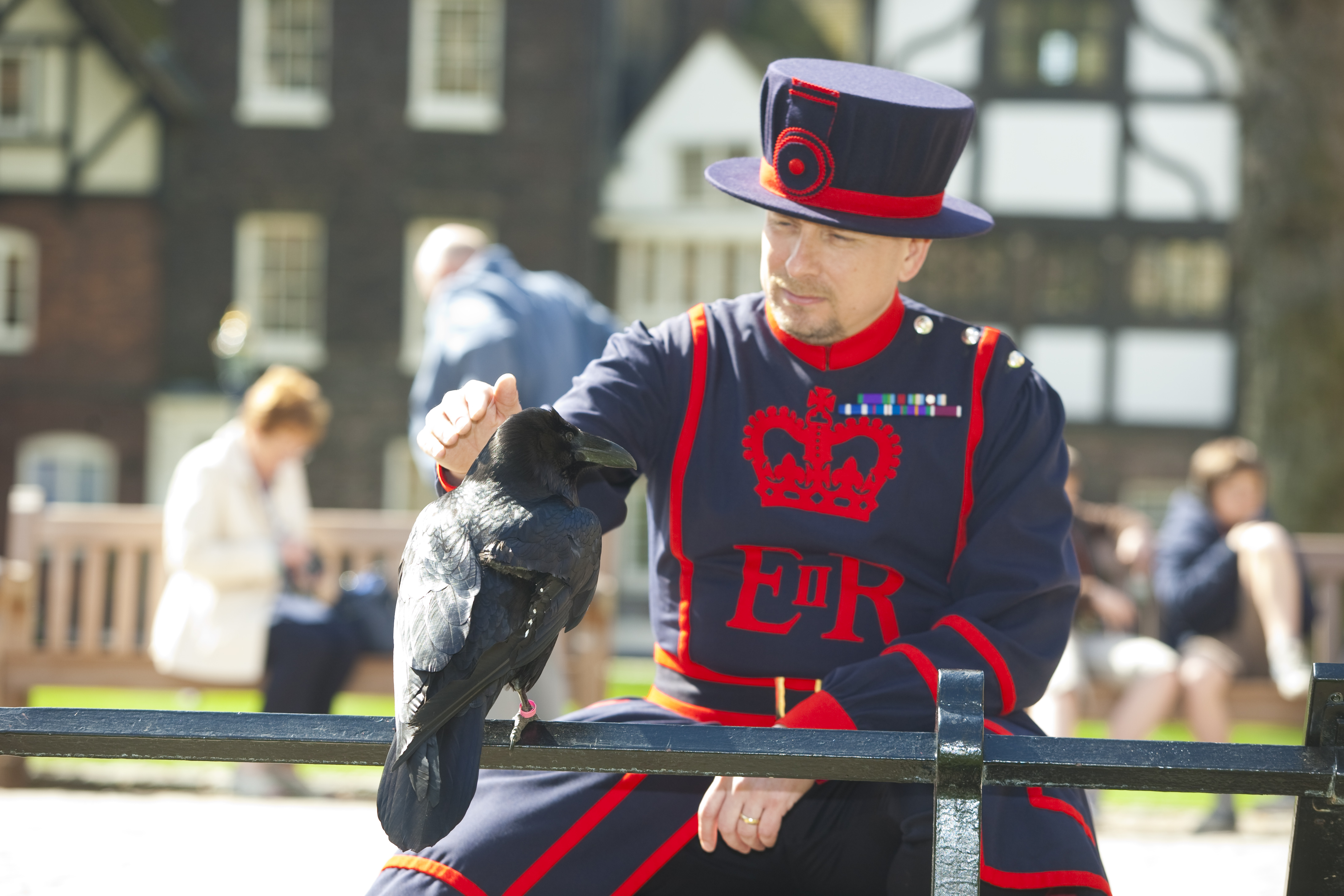 Hop-on Hop-off London Bus Tour & Tower of London – Image 2 | WeShare