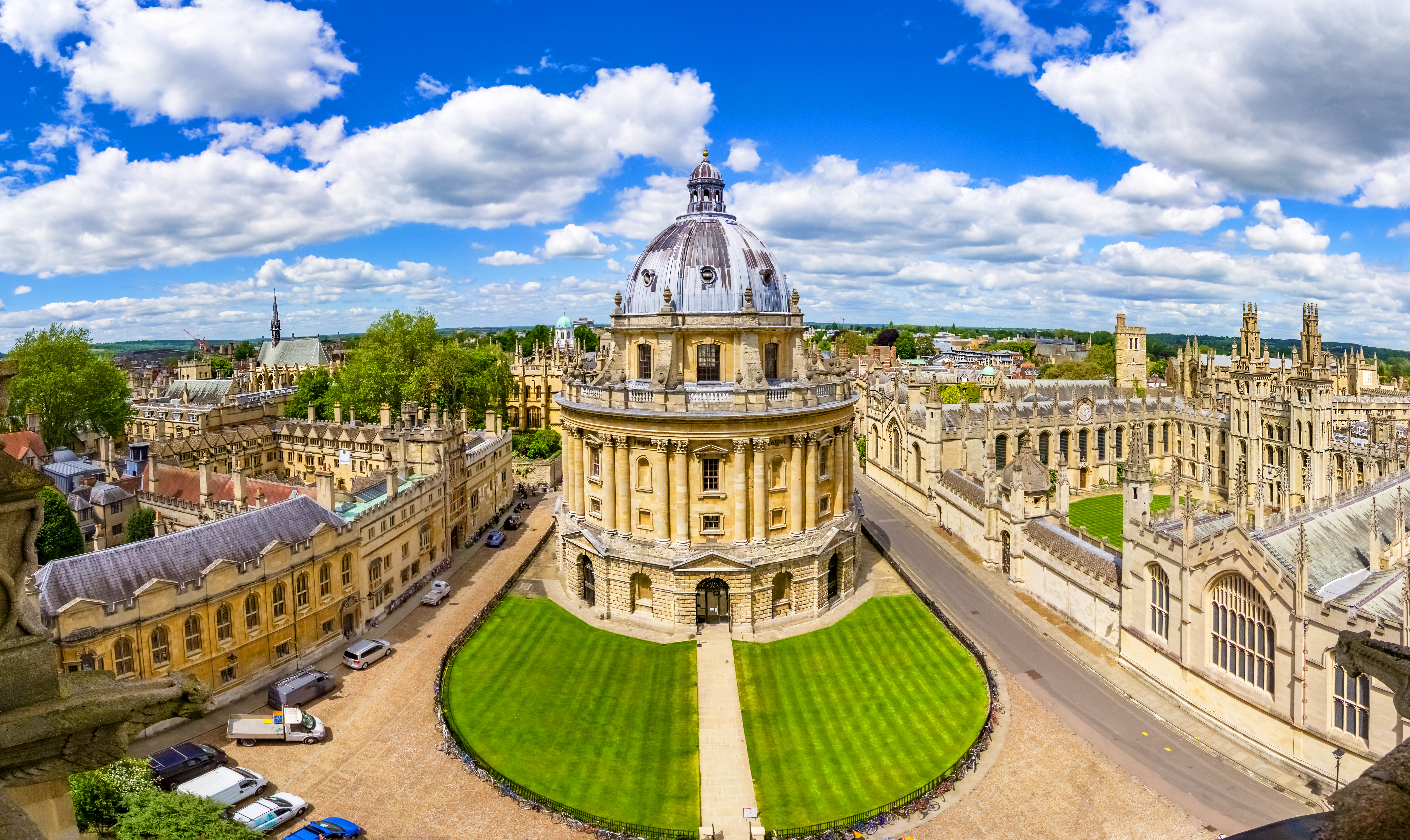 Oxford and Cotswolds Explorer Tour with Free Snack Pack – Image 1 | WeShare