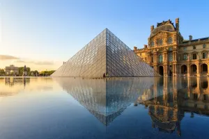Escorted Tour of Paris with Louvre, Notre Dame & Lunch at Le Bistro Parisien or Le Brasserie at the Eiffel Tower