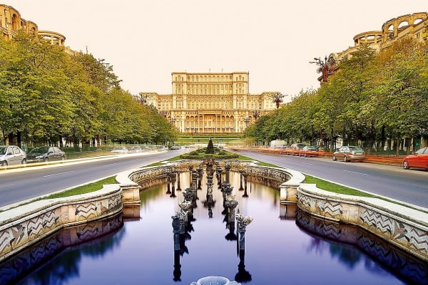 BUCHAREST HALF-DAY BIKE TOUR