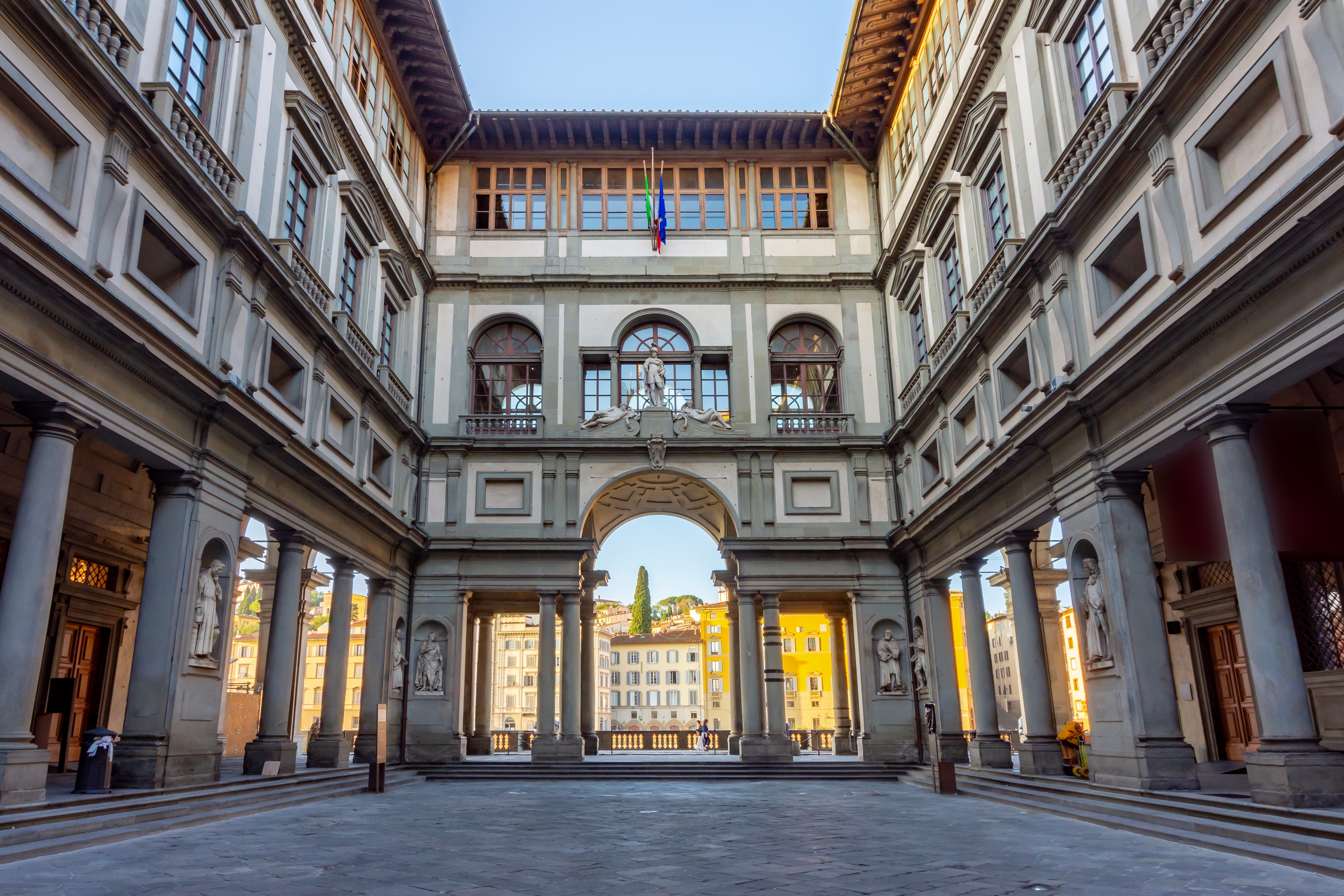 Salta la Fila: Visita Guiada a la Galería Uffizi en Grupo Reducido - Alojamientos en Florencia