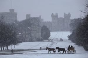 Windsor, Oxford and Avebury's Stone Circle with Traditional Christmas Lunch