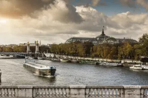 Paris: Seine River Cruise Experience