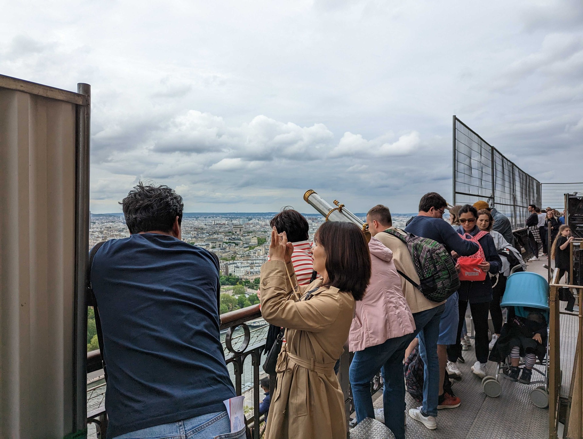 Skip-the-Line Eiffel Tower and Trocadero Gardens Tour in Small Group - Alojamientos en Paris