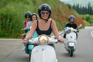 Tour del Chianti per piccoli gruppi in Vespa