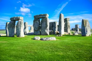 Day Trip to Stonehenge and Bath from London
