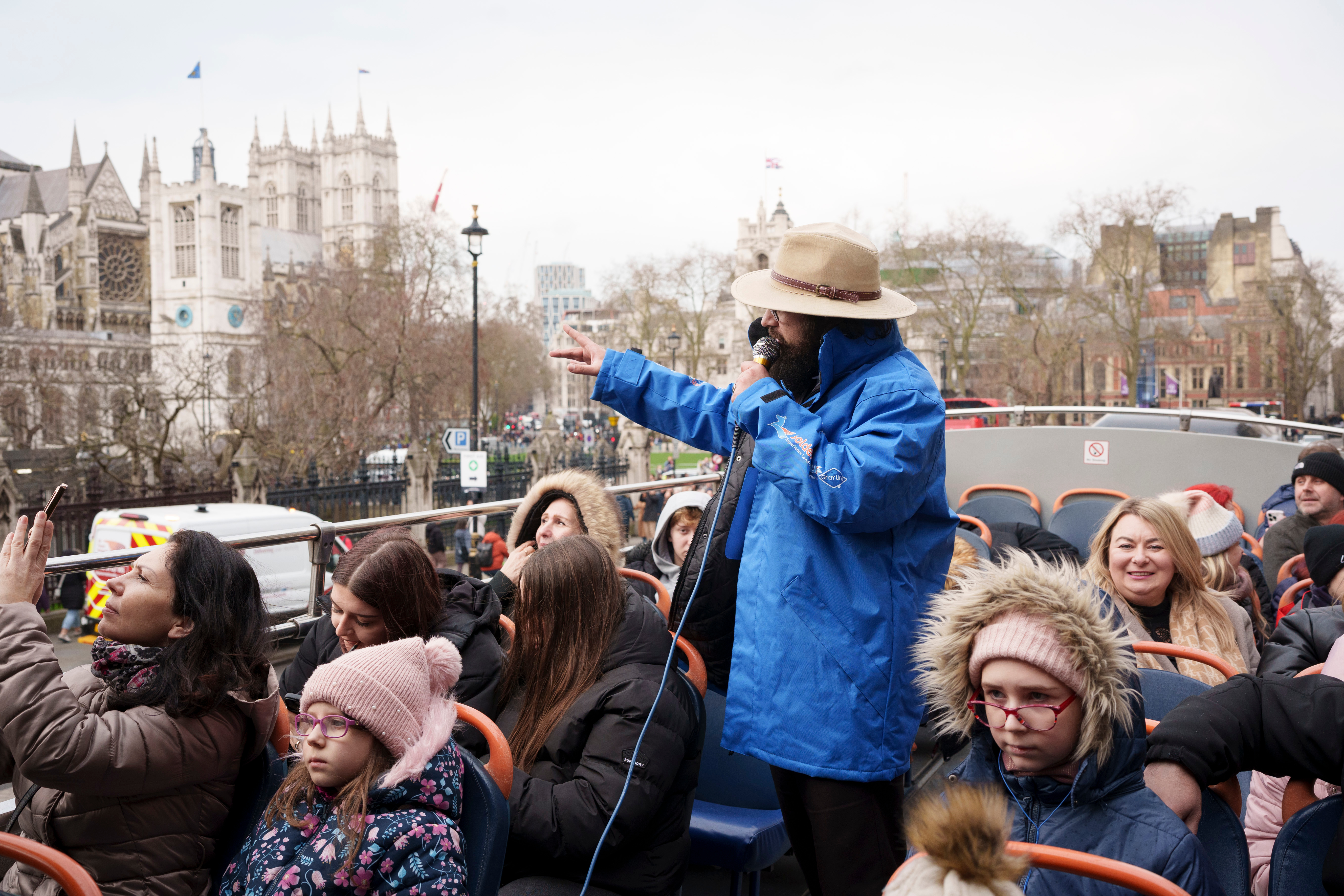 Hop-on Hop-off London Bus Tour & Tower of London – Image 4 | WeShare