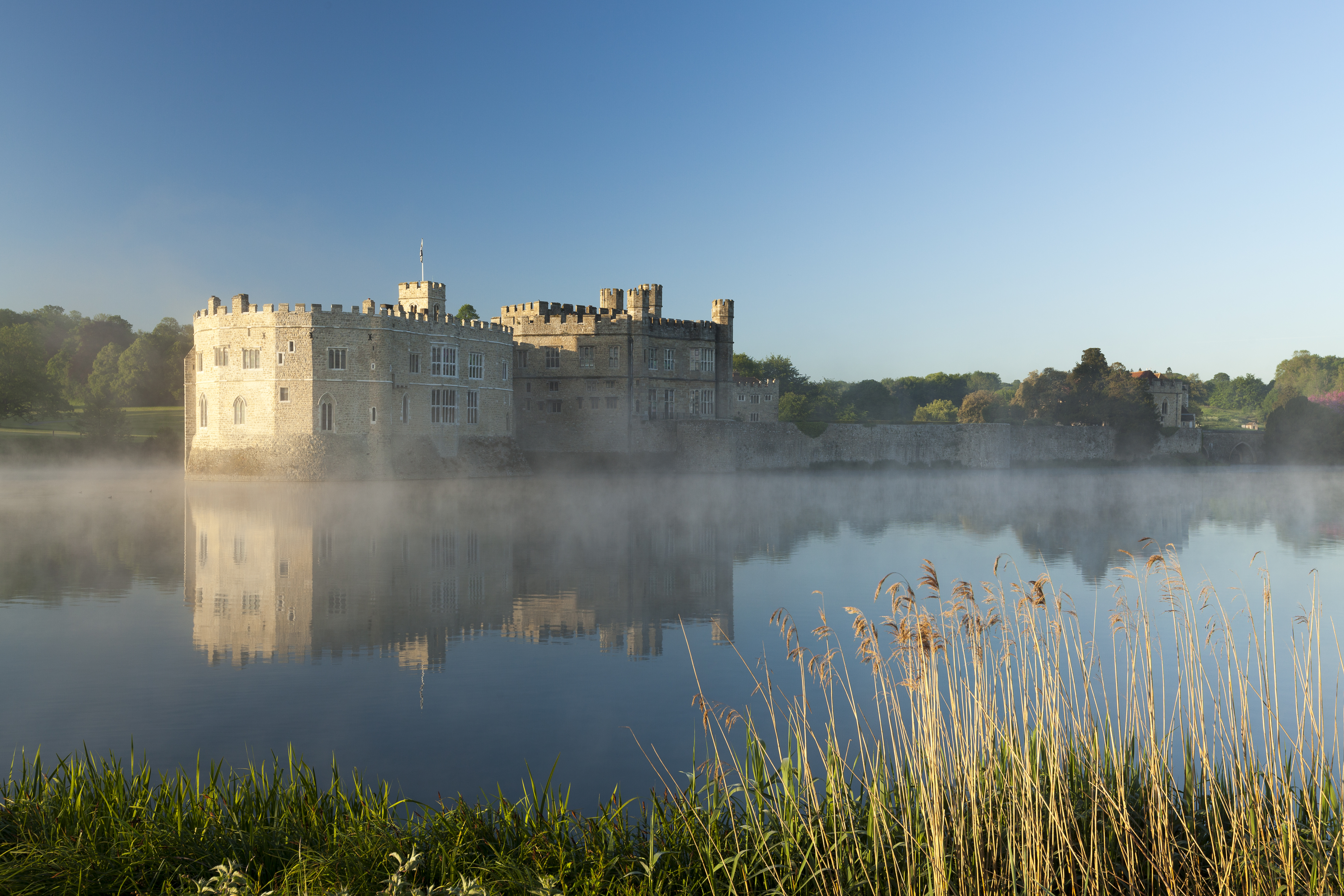 Leeds Castle, Canterbury, Dover & Greenwich River Boat Ride with Free Snack Pack – Image 1 | WeShare