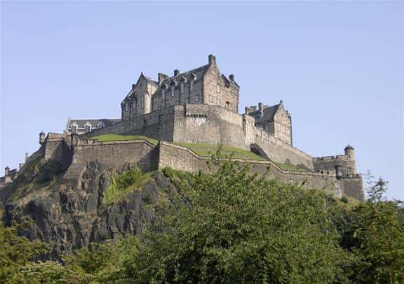 Day Trip to Edinburgh with Bus Tour & Edinburgh Castle Entry